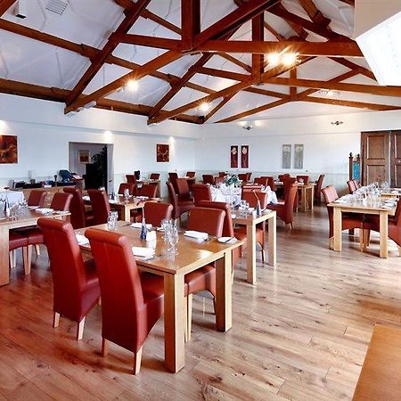 Mercure Swindon East Hotel And Spa Bagian luar foto