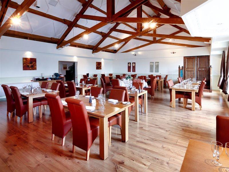 Mercure Swindon East Hotel And Spa Bagian luar foto