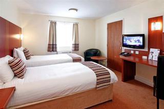 Mercure Swindon East Hotel And Spa Bagian luar foto